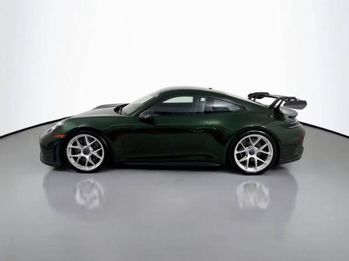 Oak Green Metallic Neo 2025 Porsche 911