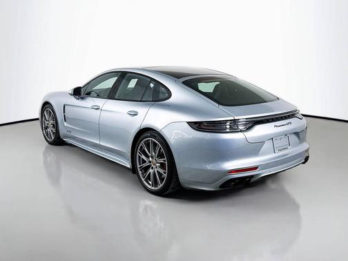 2023 Porsche Panamera 