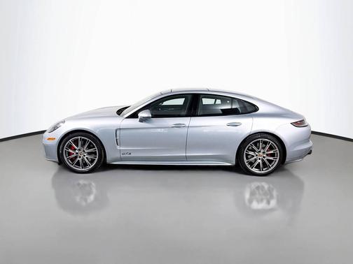 2023 Porsche Panamera 