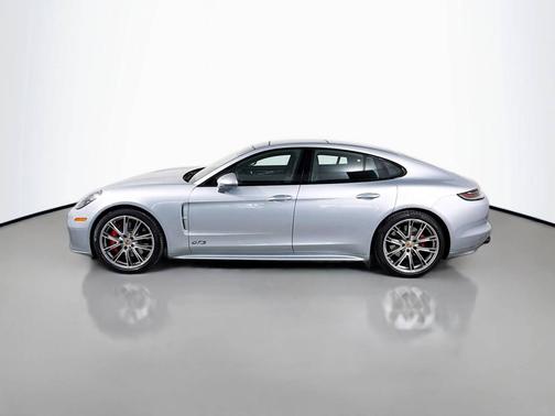 2023 Porsche Panamera 
