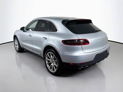 Rhodium Silver Metallic 2016 Porsche Macan