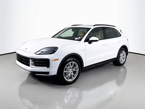 Carrara White Metallic 2026 Porsche Cayenne