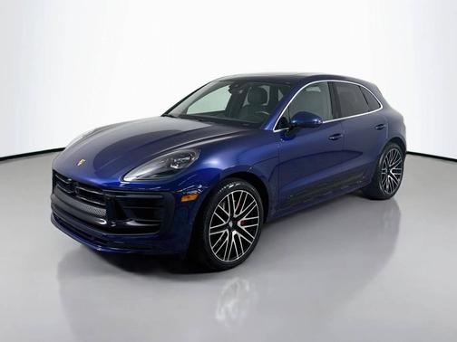 Gentian Blue Metallic 2026 Porsche Macan