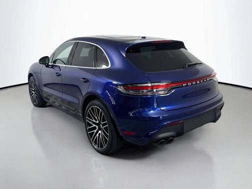 Gentian Blue Metallic 2026 Porsche Macan