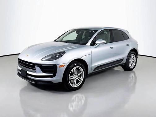 Dolomite Silver Metallic 2022 Porsche Macan