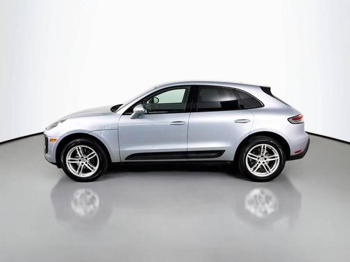 Dolomite Silver Metallic 2022 Porsche Macan