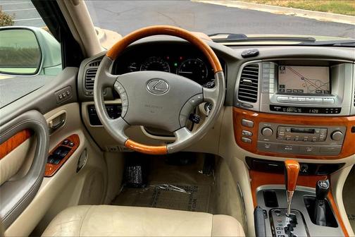 Photo 5 of 35 of 2005 Lexus LX 470