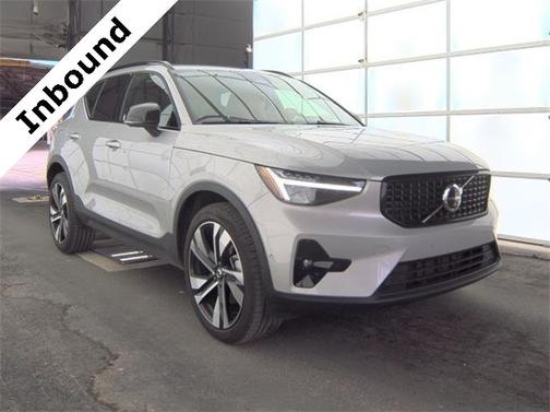 2025 Volvo XC40 B5 Plus Dark Theme
