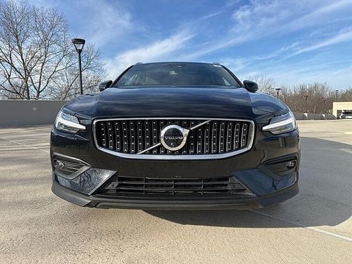 2025 Volvo V60 Cross Country Plus