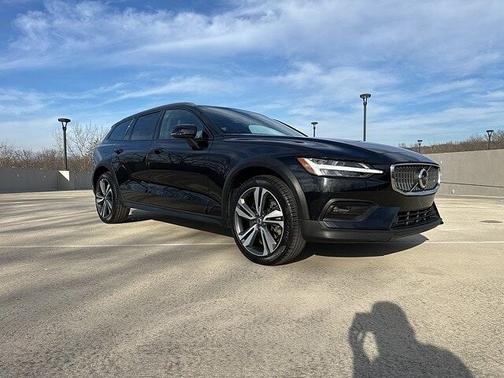 2025 Volvo V60 Cross Country Plus