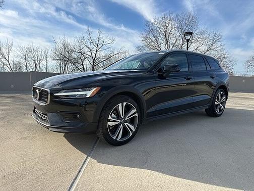 2025 Volvo V60 Cross Country Plus