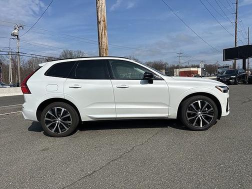 Crystal White 2023 Volvo XC60 Plus