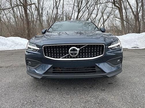 2025 Volvo V60 Cross Country Plus