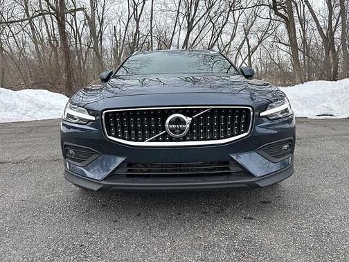 2025 Volvo V60 Cross Country Plus