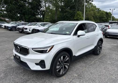 Crystal White Pearl 2025 Volvo XC40 B5 Plus Bright Theme
