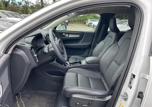 Crystal White Pearl 2025 Volvo XC40 B5 Plus Bright Theme