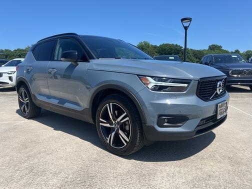 2022 Volvo XC40 T5 AWD R-Design