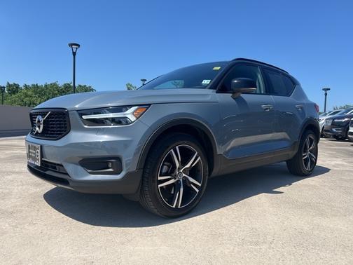 2022 Volvo XC40 T5 AWD R-Design