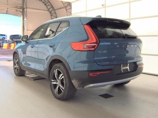 2025 Volvo XC40 B5 Core Bright Theme