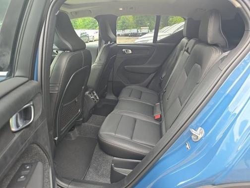 Fjord Blue Metallic 2025 Volvo XC40 B5 Plus Bright Theme
