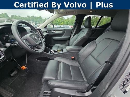 2025 Volvo XC40 B5 Plus Bright Theme