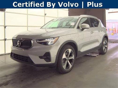 2025 Volvo XC40 B5 Plus Bright Theme