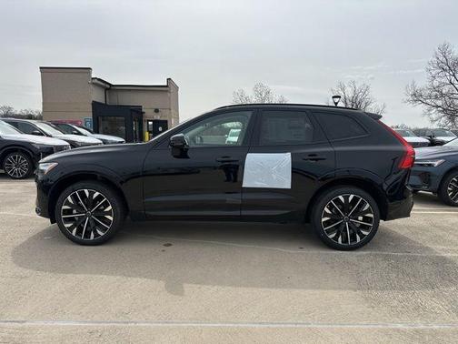 Onyx Black Metallic 2026 Volvo XC60 B5 Ultra