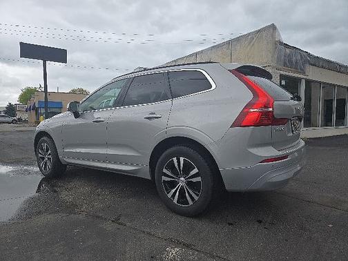 Silver Dawn 2023 Volvo XC60 Core