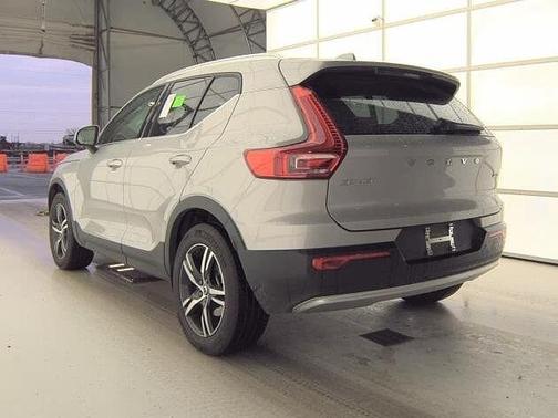 2025 Volvo XC40 Core