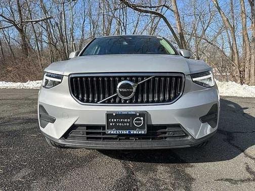 2025 Volvo XC40 Core