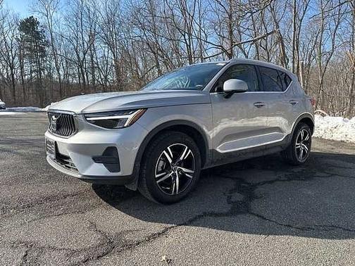 2025 Volvo XC40 Core