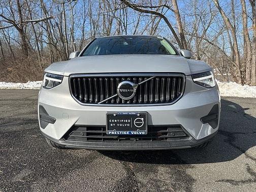 2025 Volvo XC40 Core