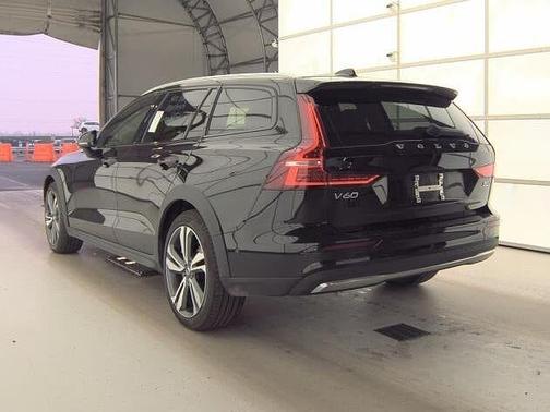 2025 Volvo V60 Cross Country Plus