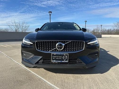 2025 Volvo V60 Cross Country Plus