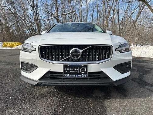 2025 Volvo V60 Cross Country Plus