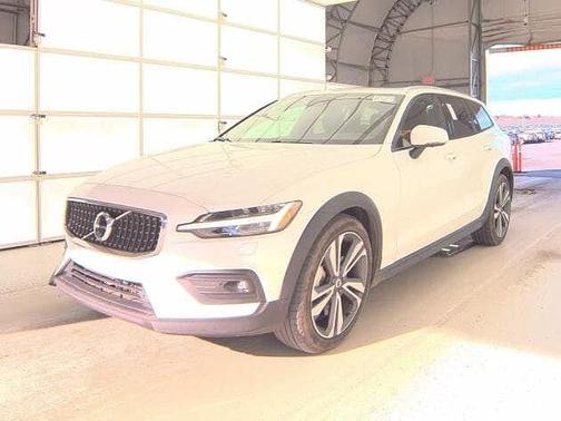 2025 Volvo V60 Cross Country Plus