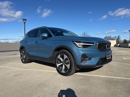 2025 Volvo XC40 Plus