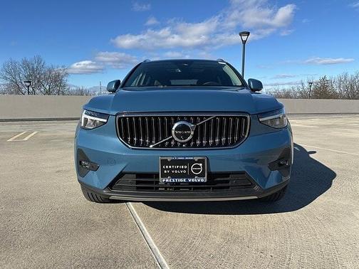 2025 Volvo XC40 Plus