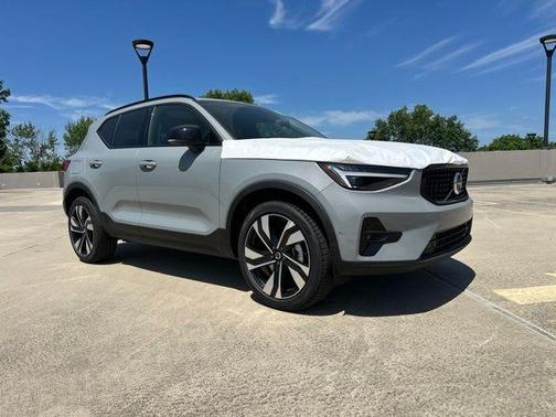 Metallic 2026 Volvo XC40 B5 Plus