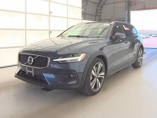Denim Blue 2025 Volvo V60 Cross Country B5 Plus