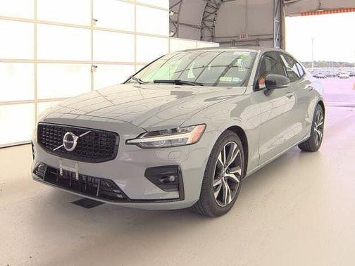 Vapour Grey 2025 Volvo S60 Core