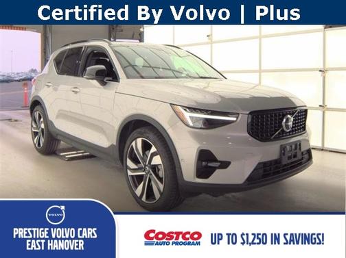 2025 Volvo XC40 B5 Plus Dark Theme