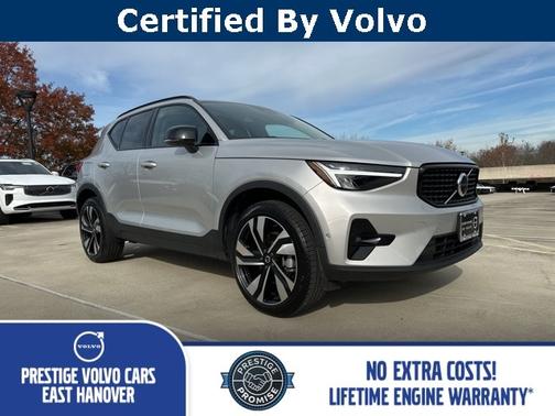 2025 Volvo XC40 B5 Plus Dark Theme