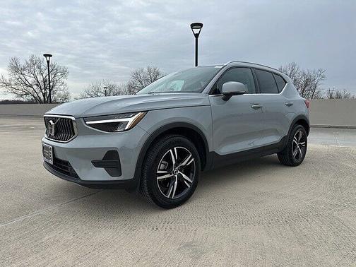 2025 Volvo XC40 Core