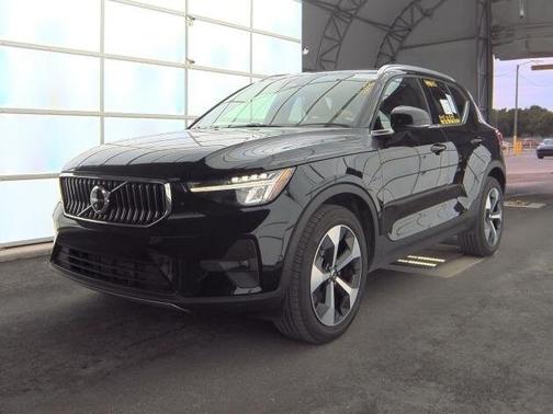 2025 Volvo XC40 B5 Plus Bright Theme