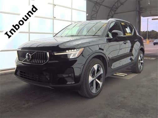 2025 Volvo XC40 B5 Plus Bright Theme
