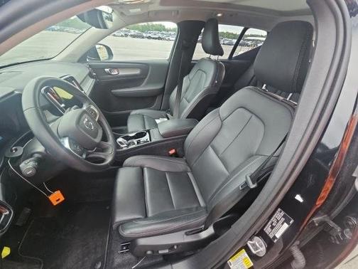 2025 Volvo XC40 B5 Plus Bright Theme