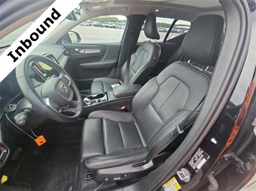 2025 Volvo XC40 B5 Plus Bright Theme