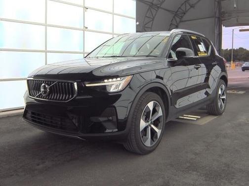 2025 Volvo XC40 B5 Plus Bright Theme