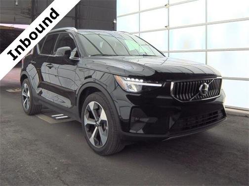 2025 Volvo XC40 B5 Plus Bright Theme